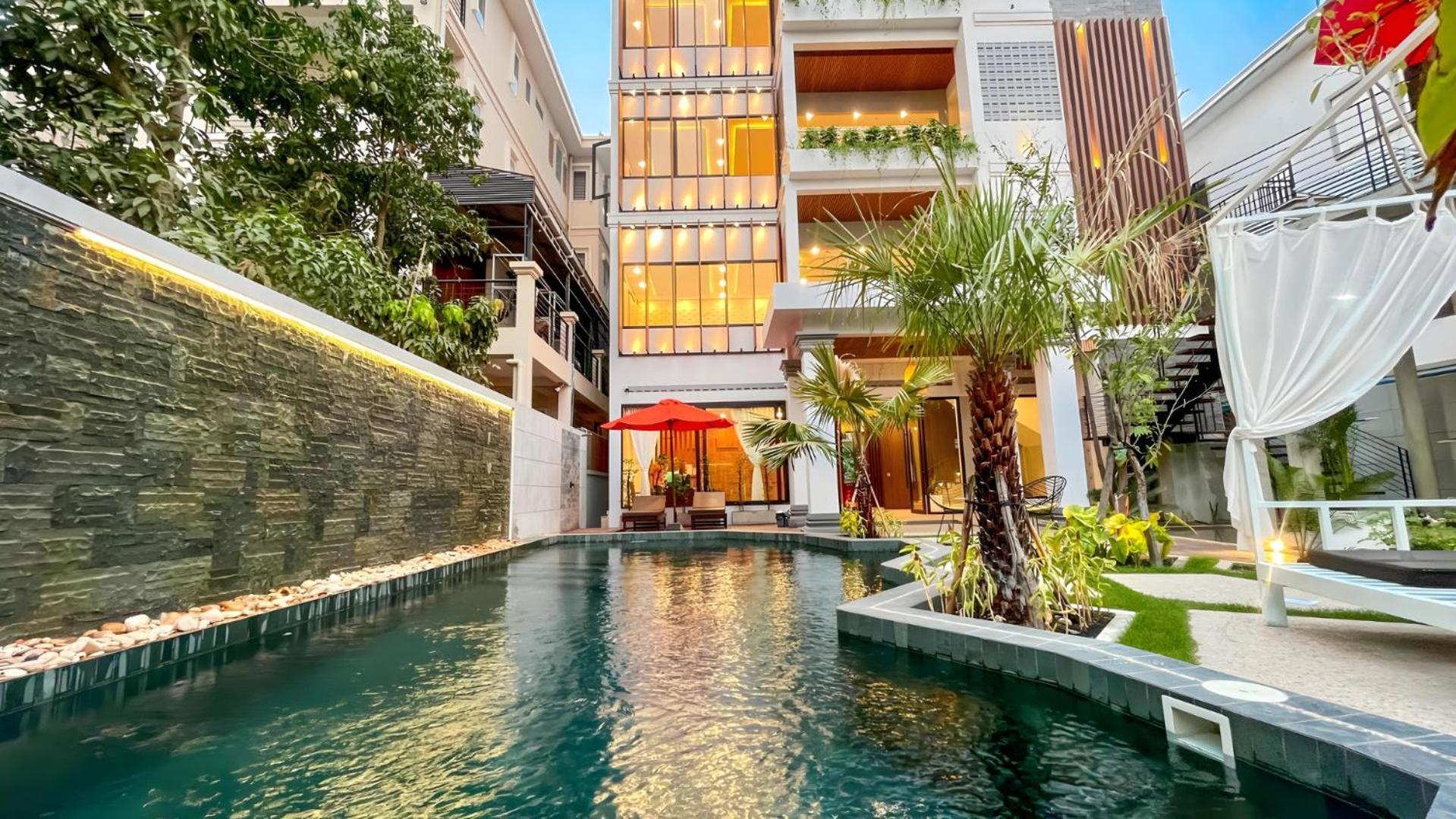 Hotel The Luxury 4*